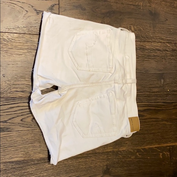 Women’s American Eagle White Jean shorts - Picture 2 of 4